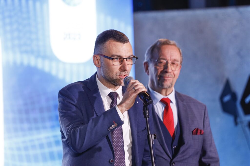 3 (35)-min Duży